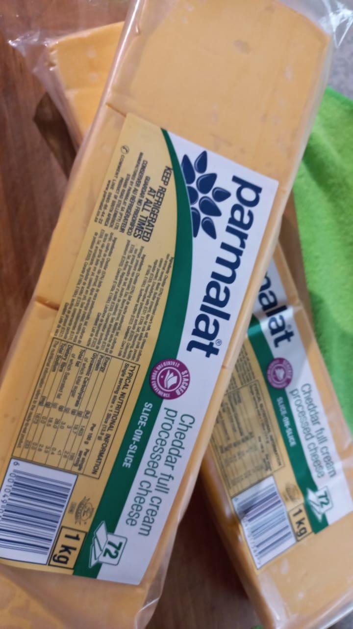 Processed sweet milk cheddar. Slice on slice (no plastic separation sleeves).